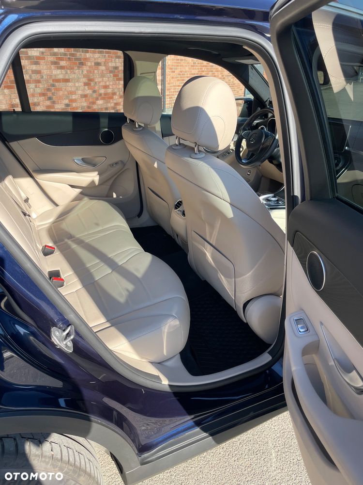 Mercedes-Benz GLC 300 4Matic 9G-TRONIC AMG Line - 12