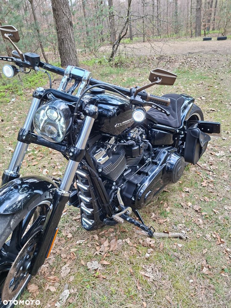 Harley-Davidson Softail Breakout - 10