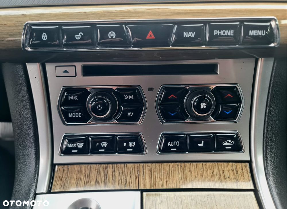 Jaguar XF 2.2 D R-Sport - 28