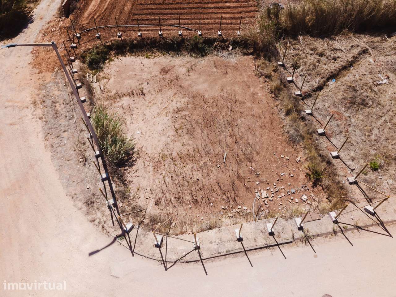 Excelente lote com projeto aprovado para moradia T3 com garagem e ... - Grande imagem: 2/19