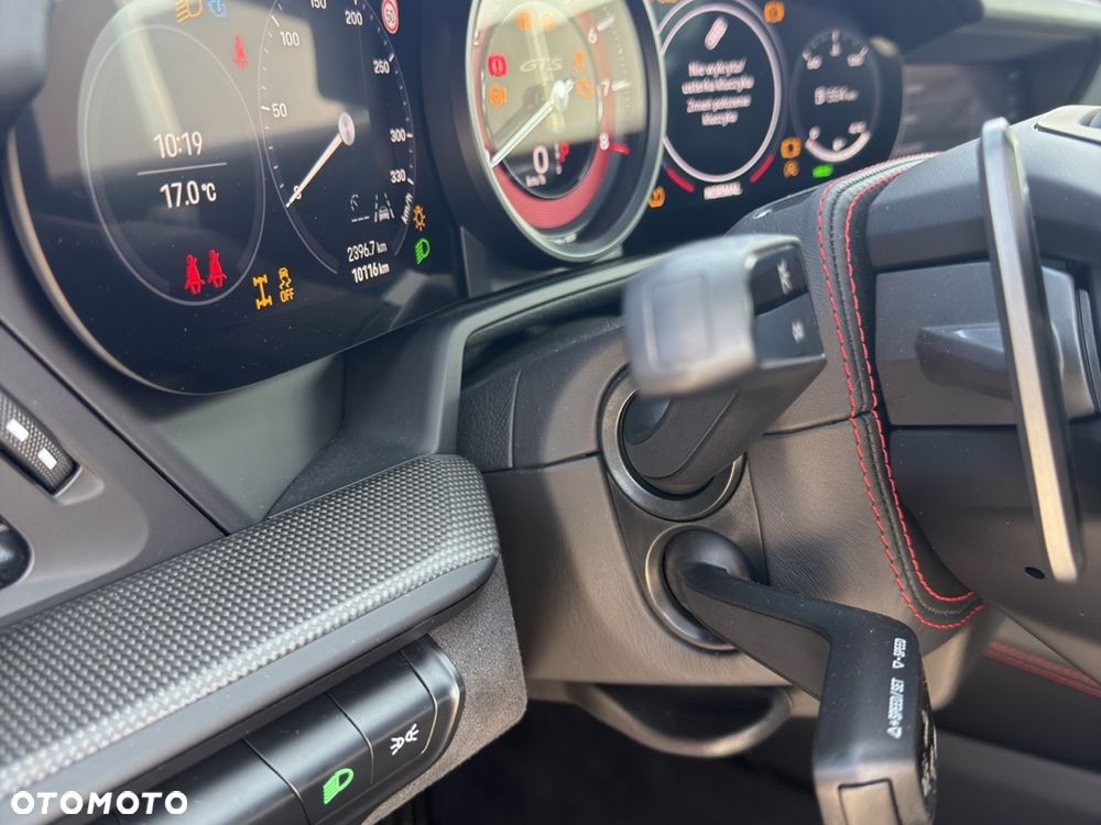 Porsche 911 Carrera 4 GTS - 16