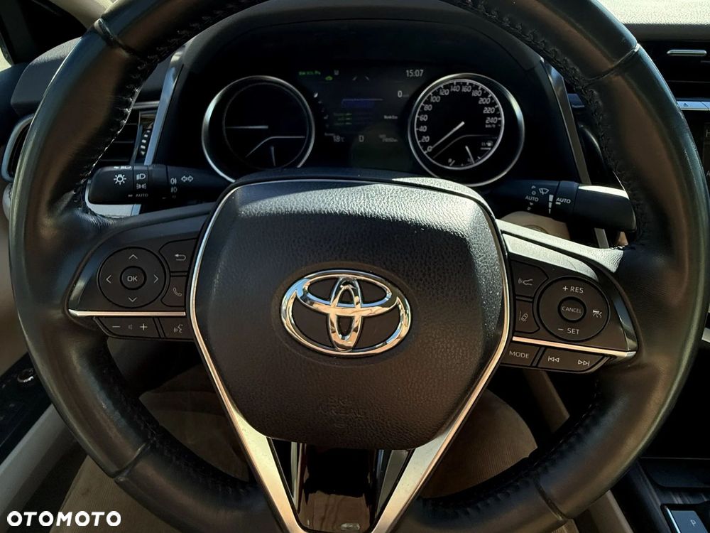 Toyota Camry 2.5 Hybrid Executive CVT - 19