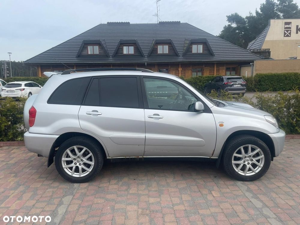 Toyota RAV4 D-4D 4x4 - 6