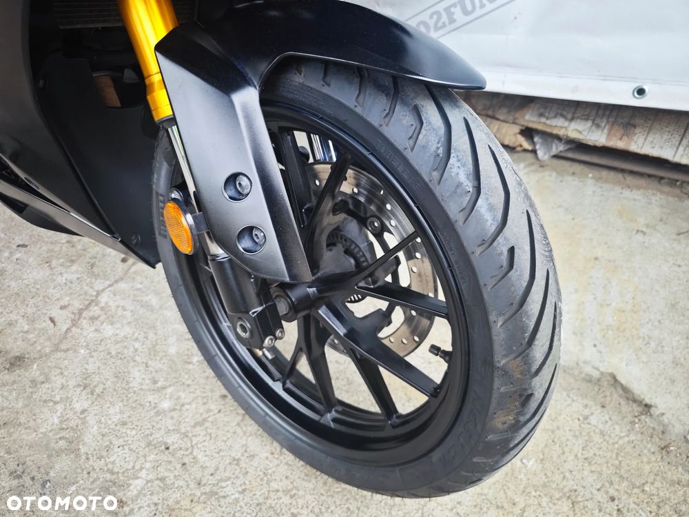 Yamaha YZF - 8
