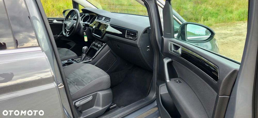 Volkswagen Touran - 10