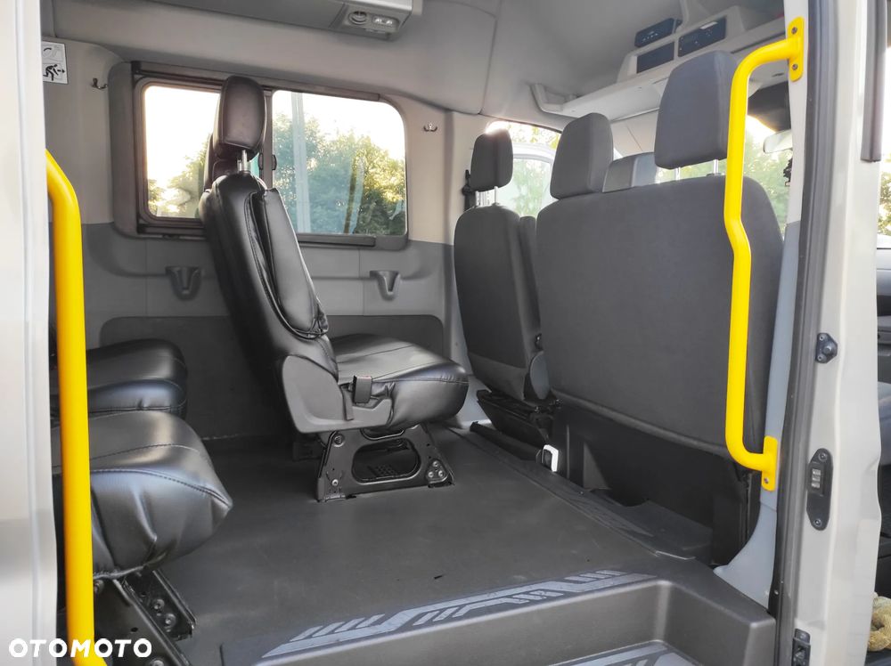 Ford Transit Autobus 18 osób 2.2 TDCI 155 KM 2017 r - 29