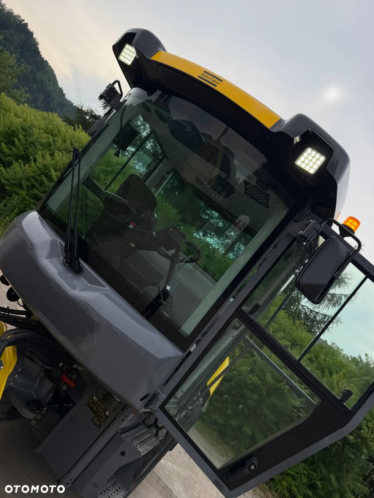 Dynapac Atlas Copco CA1500 D Walec Drogowy Terenowy Guma-Stal. 9 ton. Import Norwegia 2015rok. Maszyna w pięknym stanie! Wentylacja Klima. Serwisy w Dekra AKTUALNE 2026r. Zero zniszczeń IGŁA Po serwisach eksploatacyjnych w Norwegii. Walec z Upadłości od pierwszego właściciela. Obrotowy fotel wraz ze sterowaniem. Dokumenty Dekra! Silnik Cummins 110Km. Nagłośnienie radio! Usb. Zero luzów i wycieków! Niski Przebieg 200mtg. Oryginał! Wielka Okazja - 26