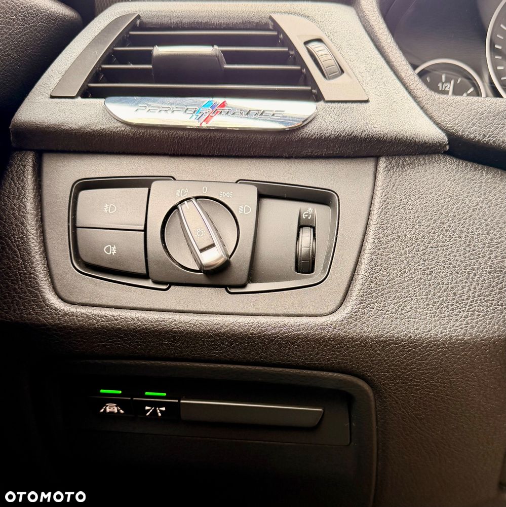 BMW Seria 3 316d Sport Line Shadow - 34