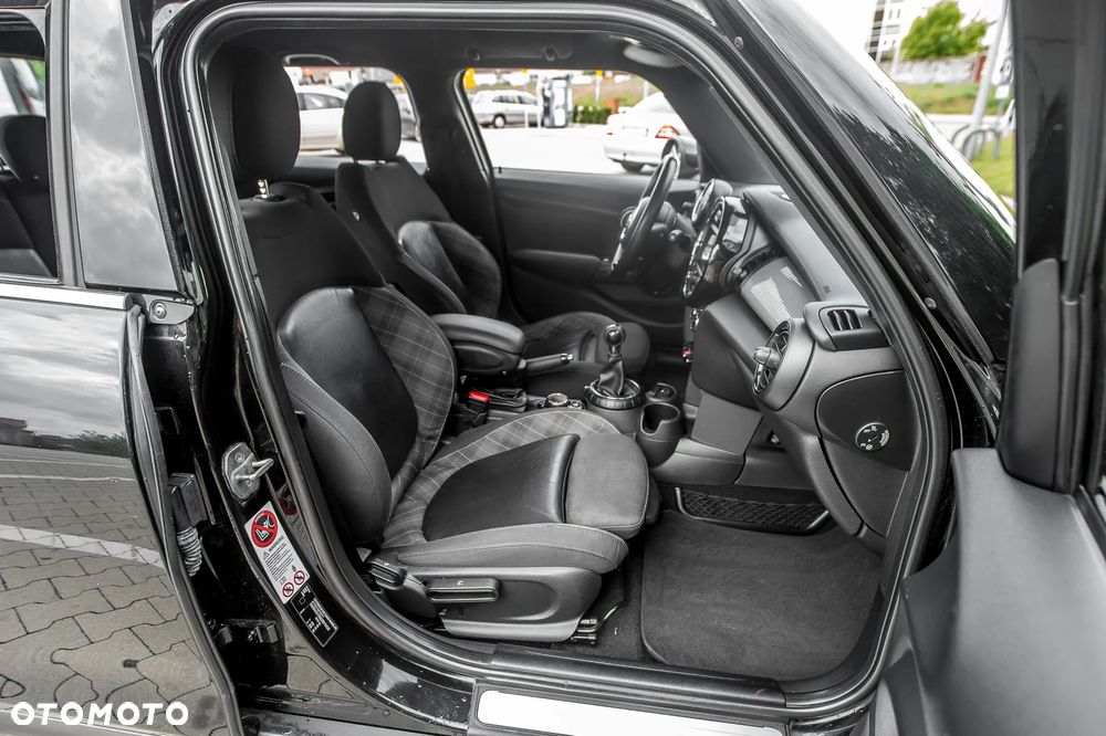 MINI Cooper Essential Trim - 7