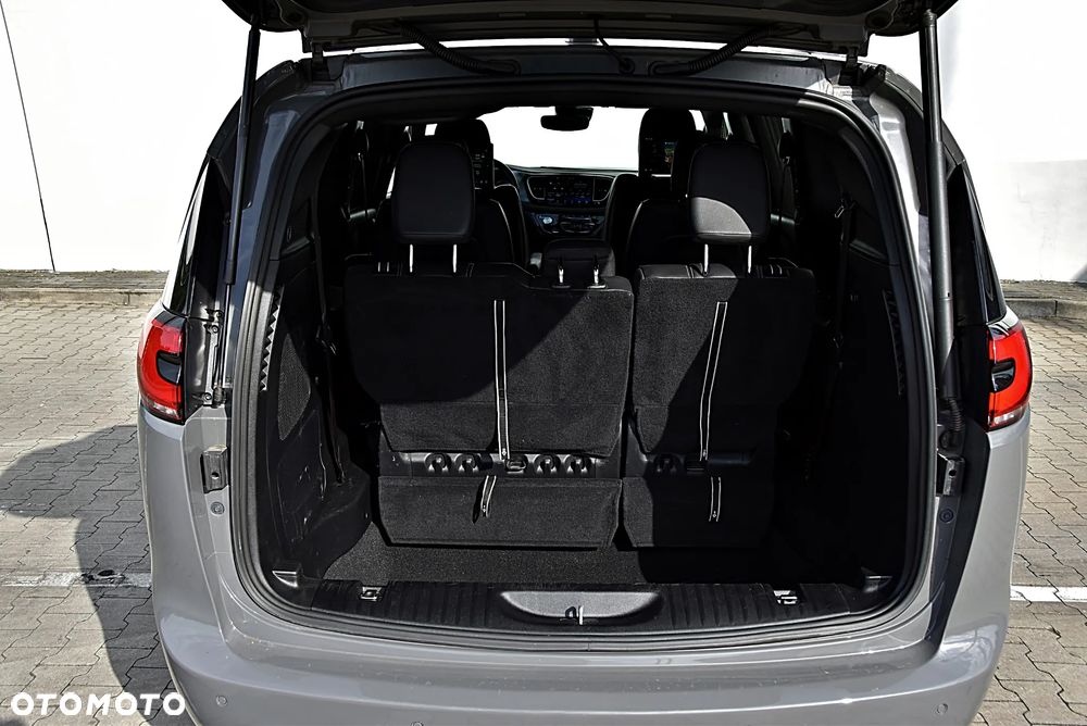 Chrysler Pacifica - 13