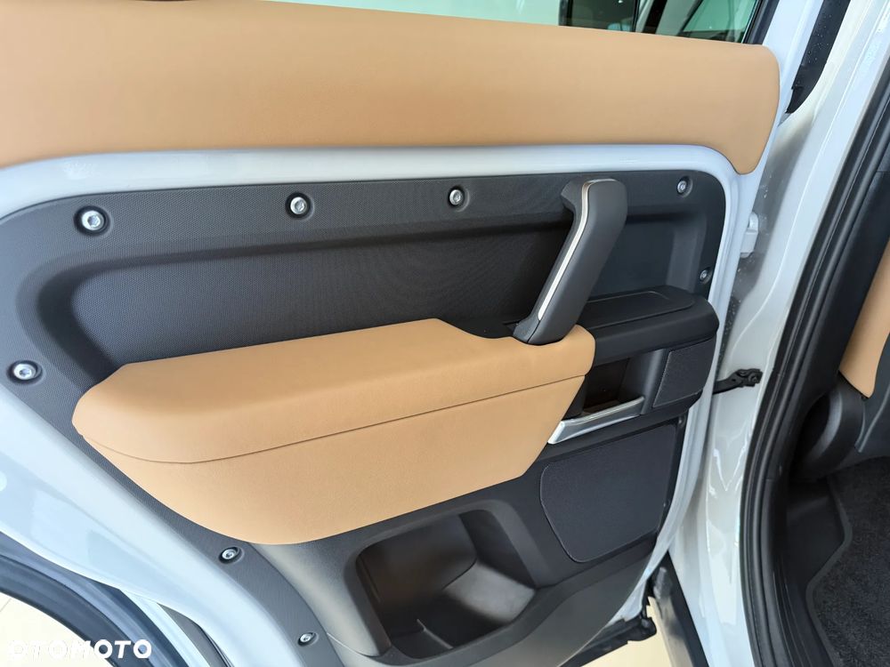 Land Rover Defender 3.0 D350 mHEV X-Dynamic HSE - 22