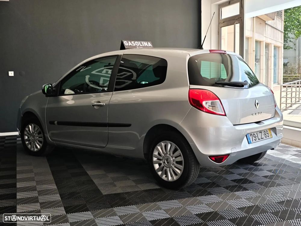 Renault Clio - 24