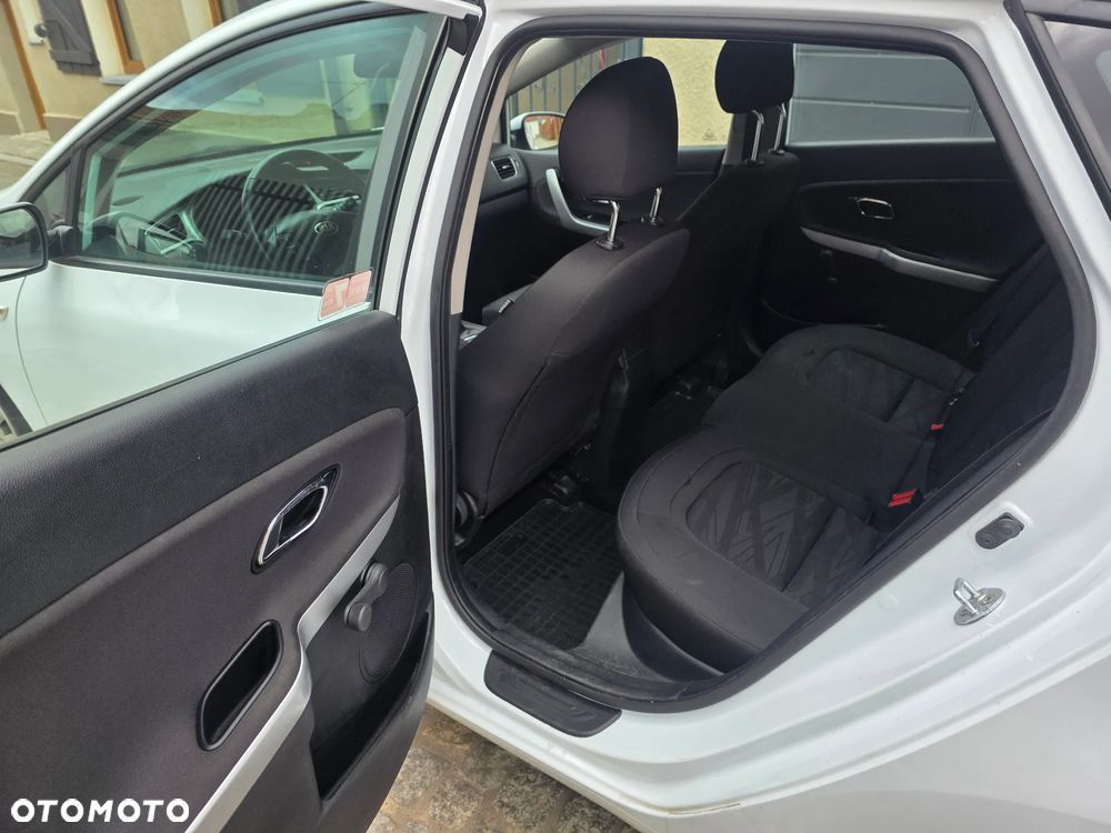 Kia Ceed 1.4 L - 10
