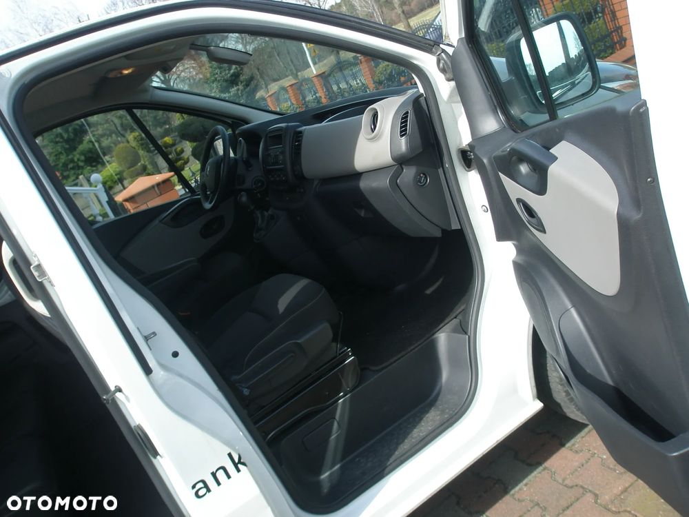 Mercedes-Benz Vito Renault Trafic - 24