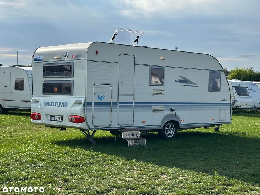 Adria ADORA 542 TK z przedsionkiem Isabella i łóżkami piętrowymi. - 1