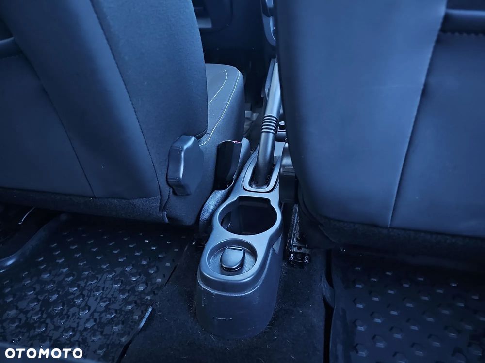 Dacia Duster 1.6 SCe Laureate S&S - 12