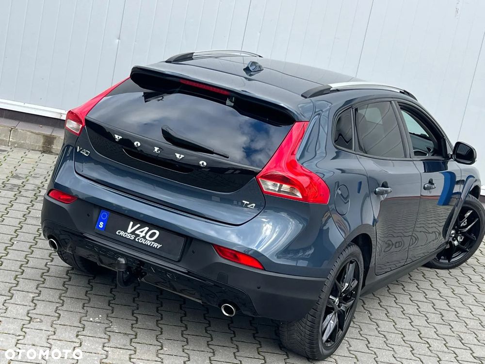 Volvo V40 Cross Country - 4