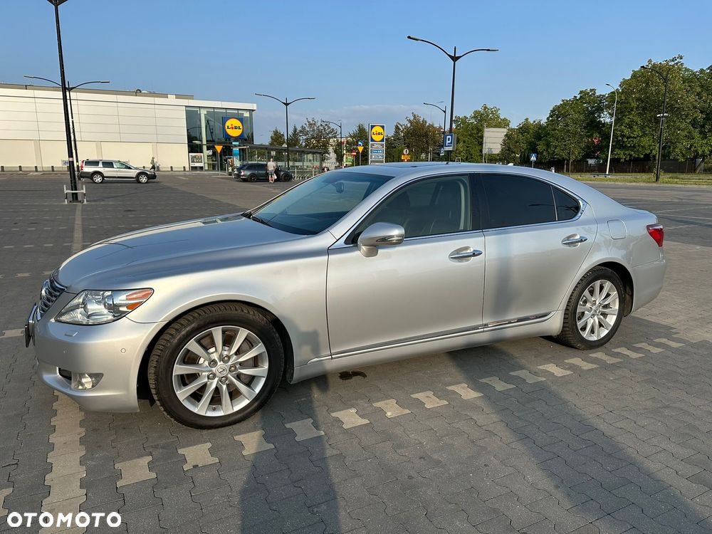 Lexus LS 460 AWD - 6