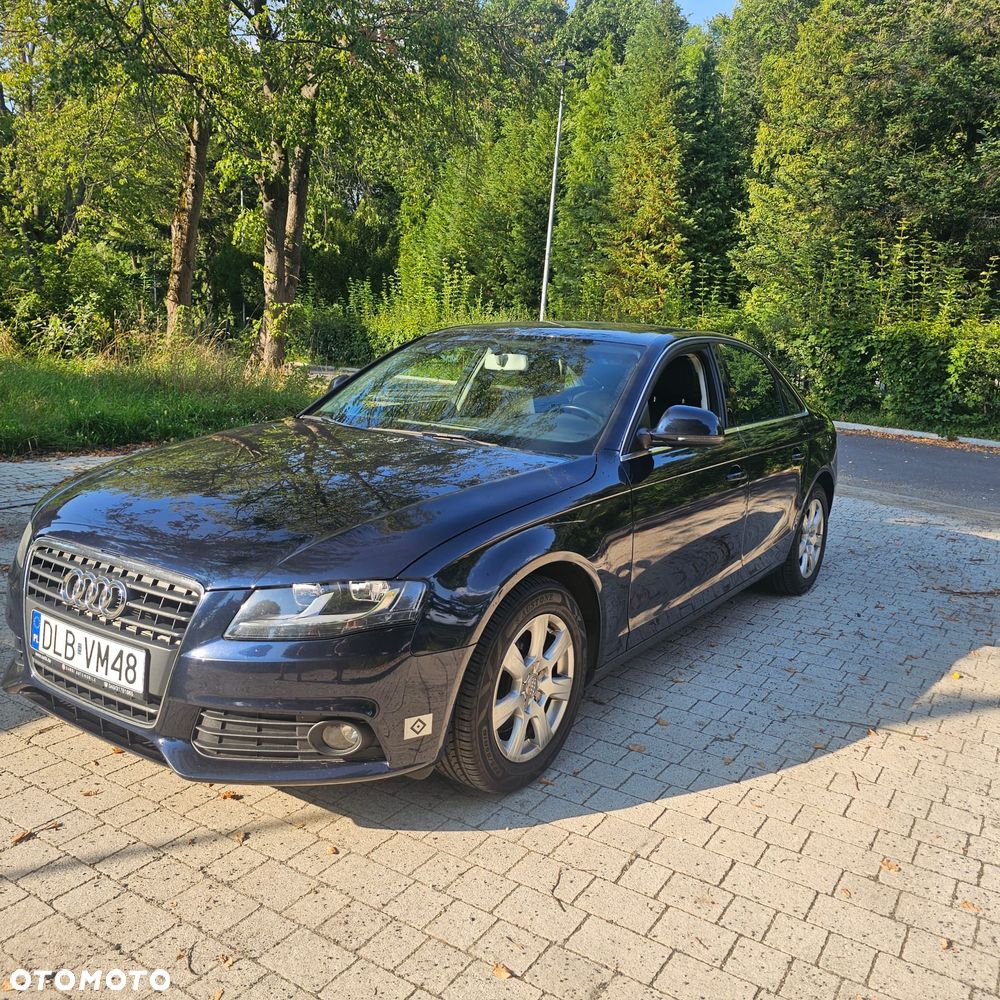 Audi A4 Limousine - 1
