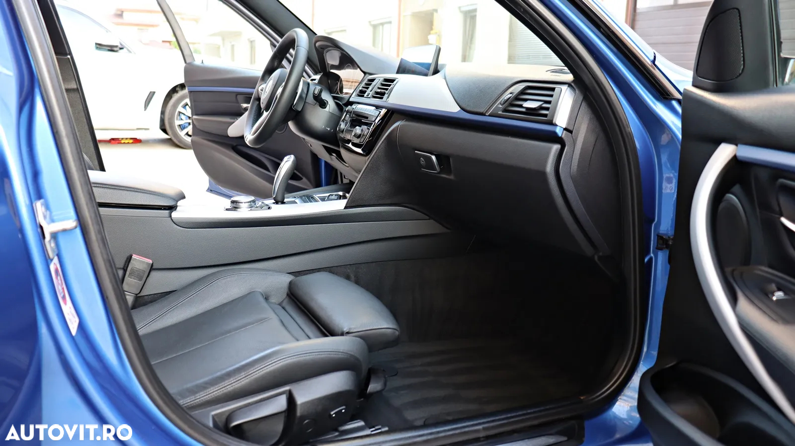 BMW Seria 3 330e iPerformance M Sport - 16