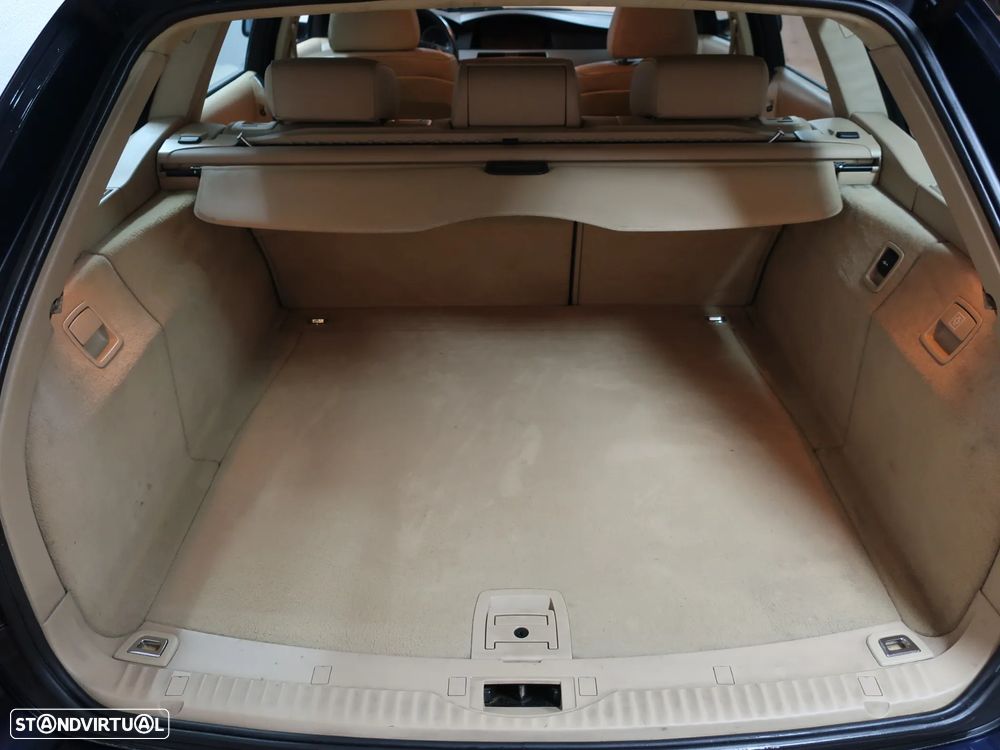 BMW 525 dA Touring - 11