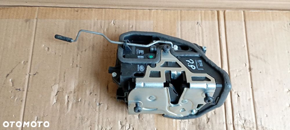 Zamek drzwi prawy przód przedni BMW X1 E84 7229466 - 2