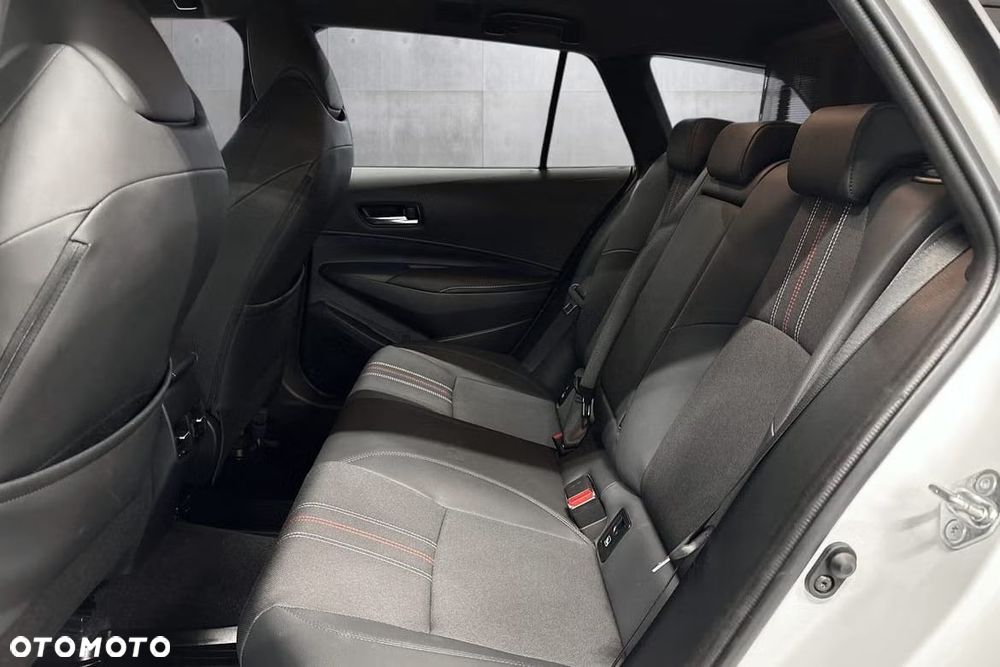 Toyota Corolla 1.8 Hybrid Team Deutschland - 31