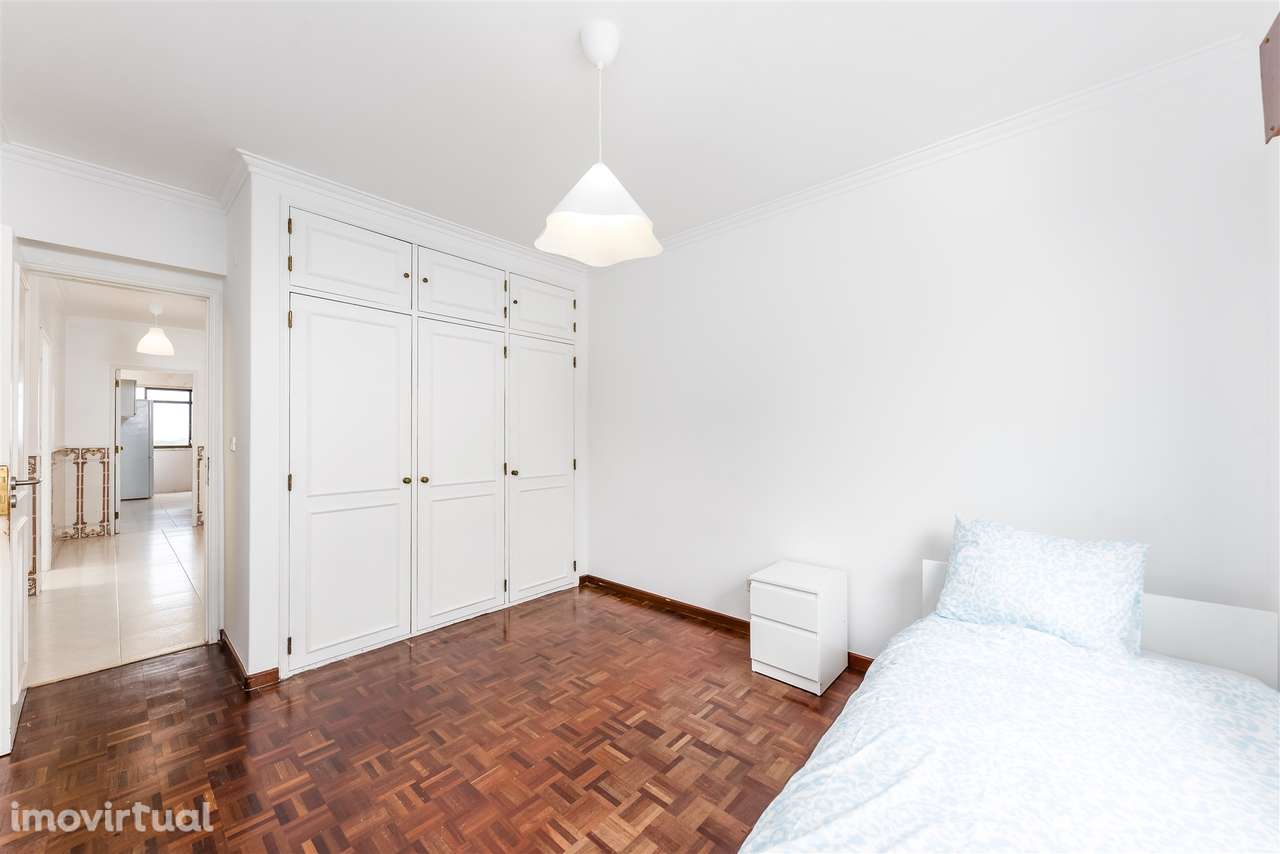 Apartamento T2+1 (convertido em T3) em Rio de Mouro – Excelente Locali - Grande imagem: 2/27