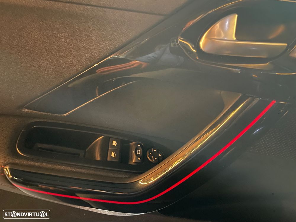 Peugeot 208 THP STOP & START GTi - 11