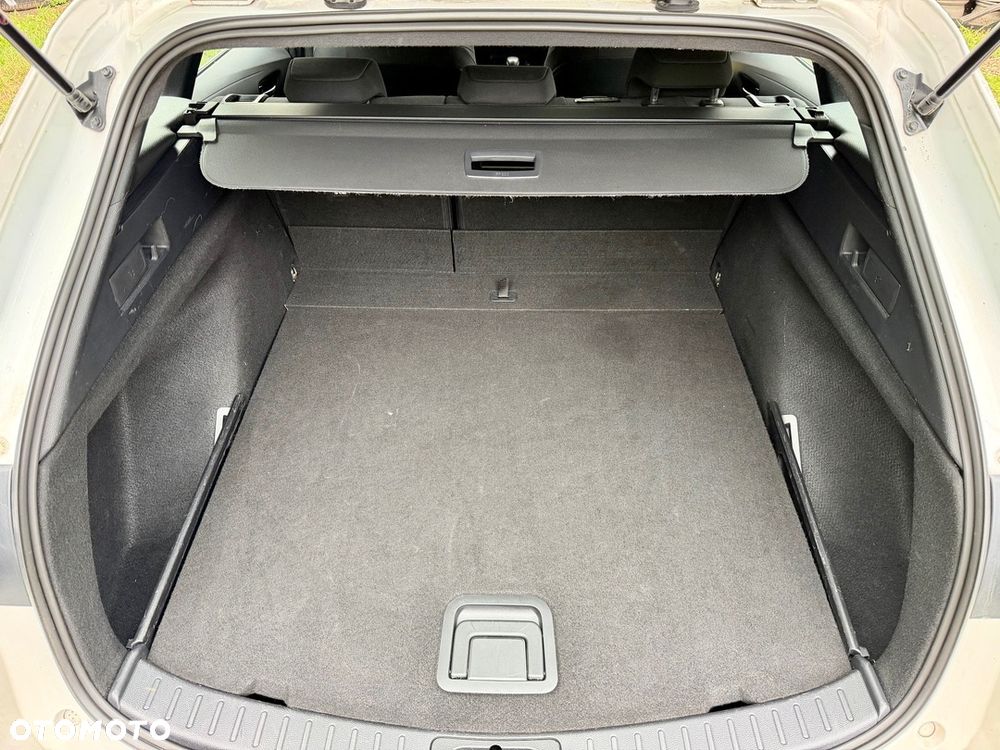 Toyota Corolla 1.8 Hybrid Comfort - 32
