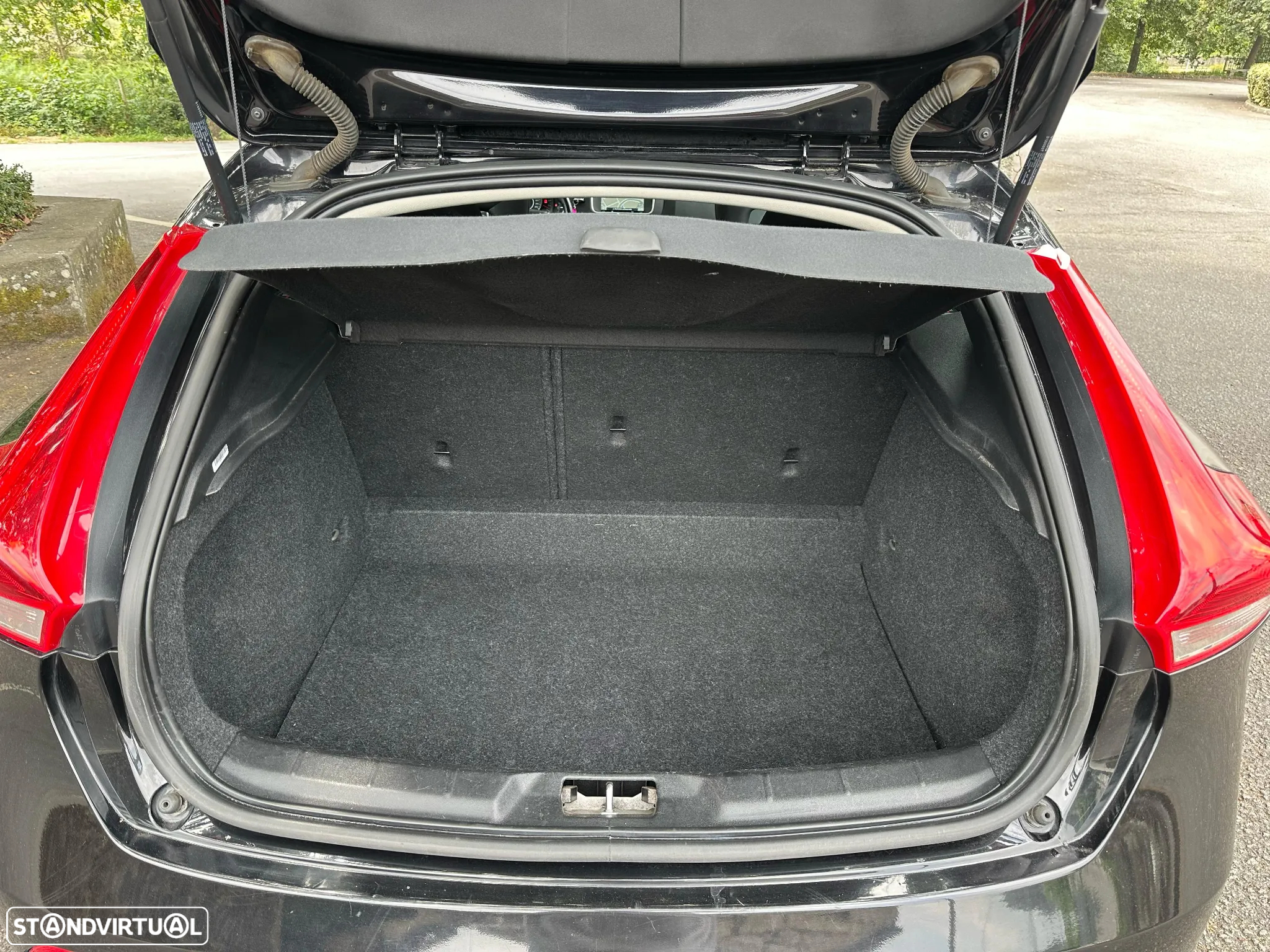 Volvo V40 2.0 D2 Momentum Eco - 26