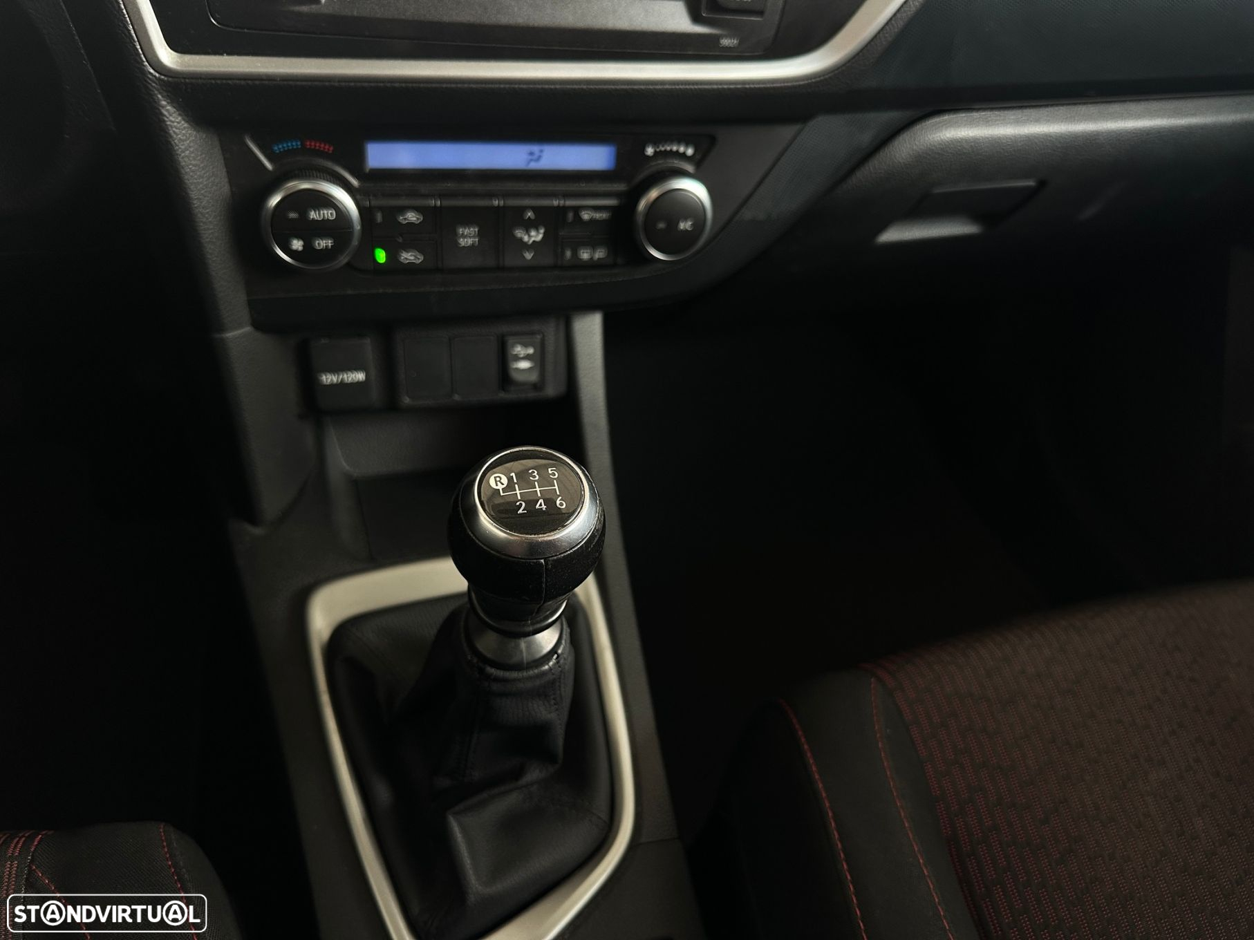 Toyota Auris Touring Sports 1.4 D-4D Comfort - 12
