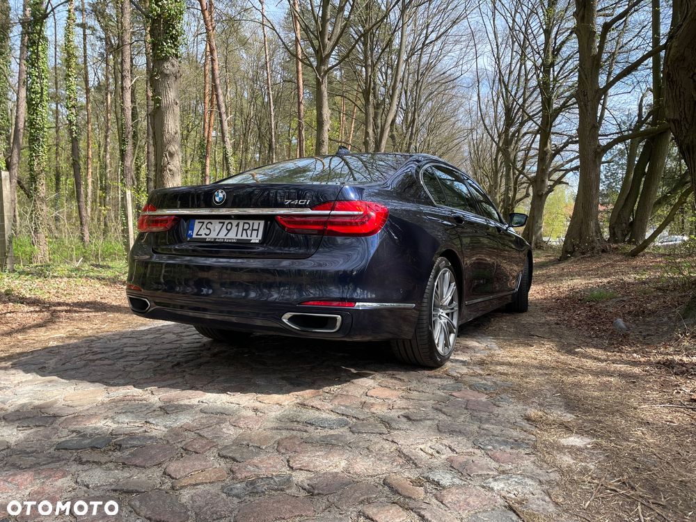 BMW Seria 7 740Li - 26