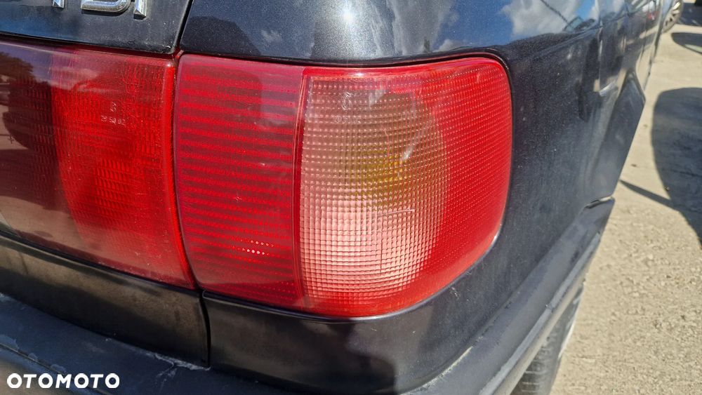 AUDI 80 B4  LAMPA TYŁ PRAWA - 1