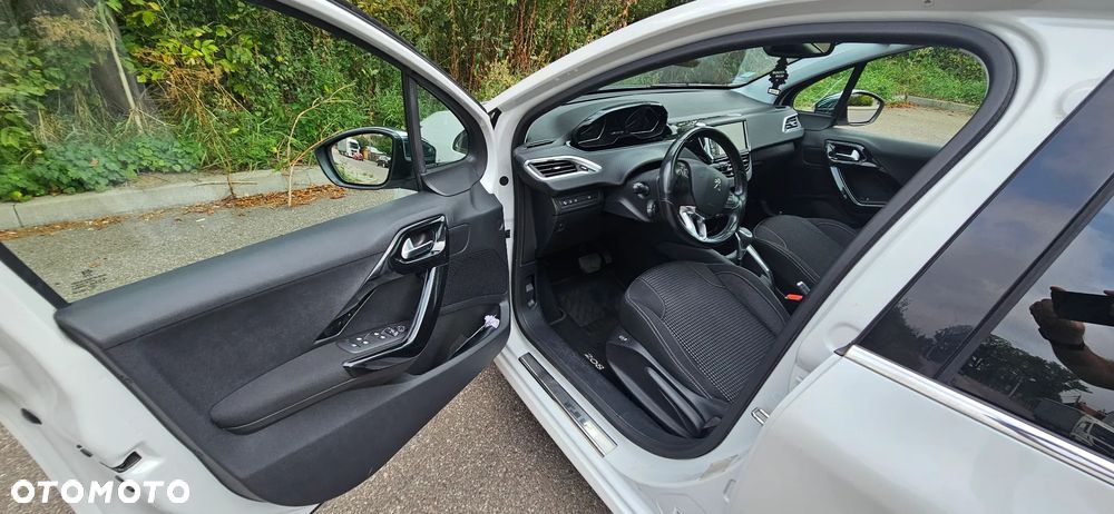 Peugeot 208 1.2 PureTech Allure S&S EAT6 - 13