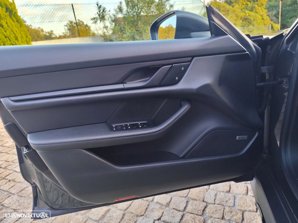 Porsche Taycan Sport Turismo Standard - 12