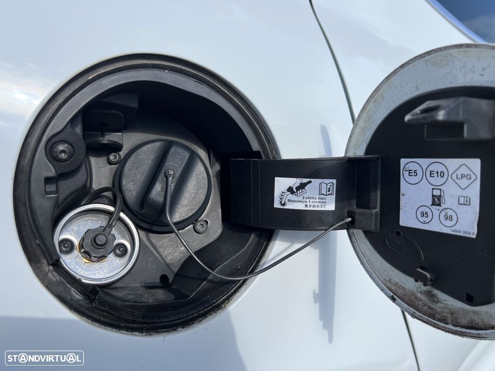 Renault Clio 0.9 TCe Limited Bi-Fuel - 16