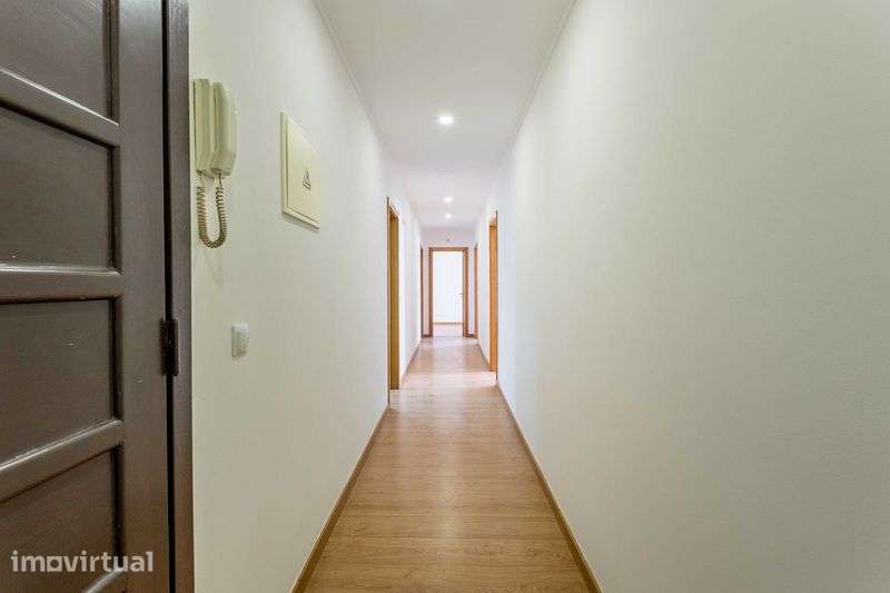 Apartamento T2  com duas casas de banho e terraço - Praça do Chile - Grande imagem: 3/12