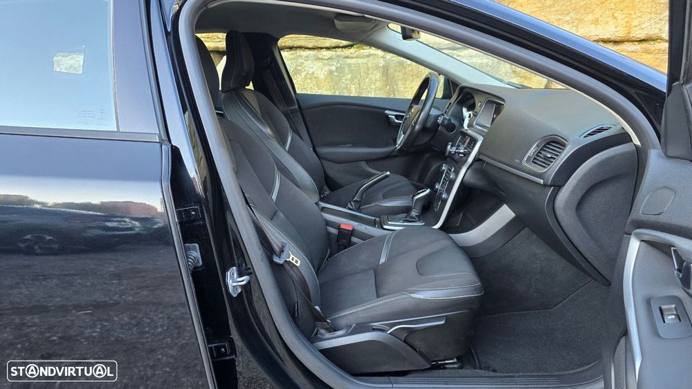 Volvo V40 2.0 D2 Momentum Geartronic - 29