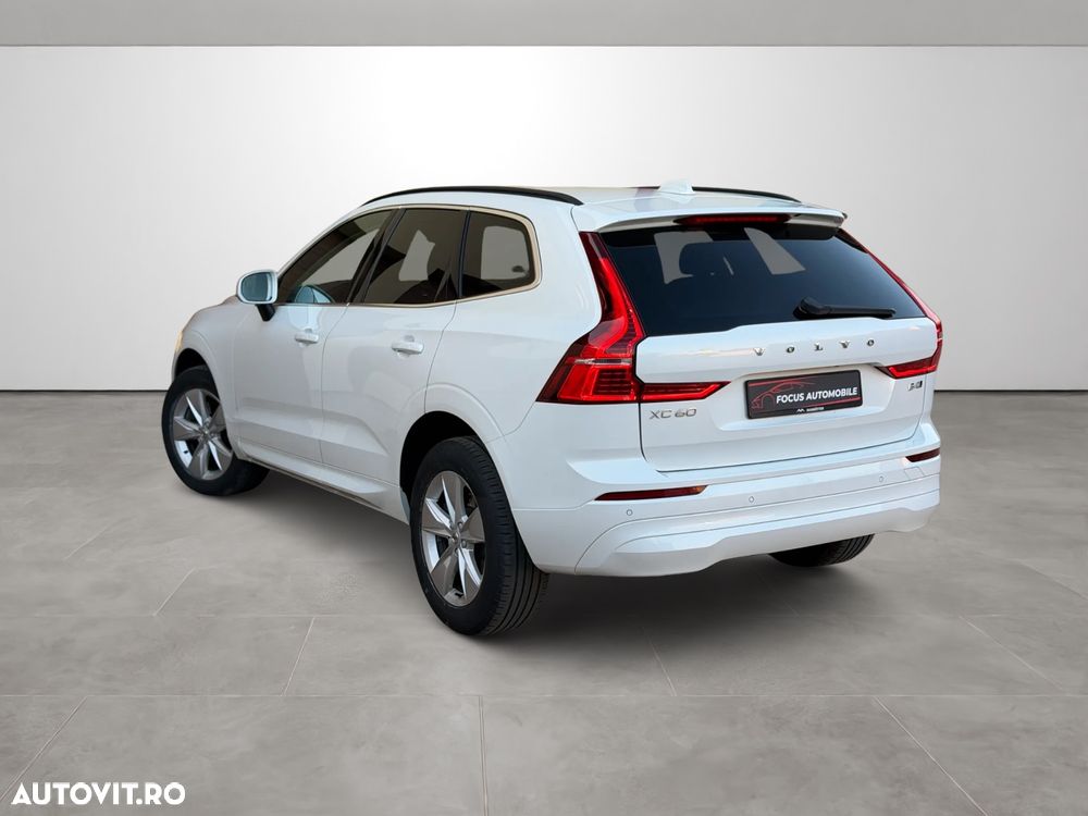 Volvo XC 60 B4 MHEV AWD Momentum Pro - 4