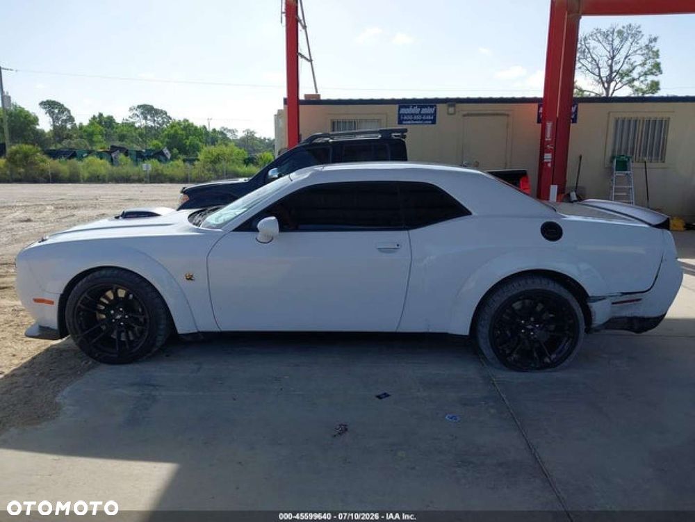 Dodge Challenger - 2