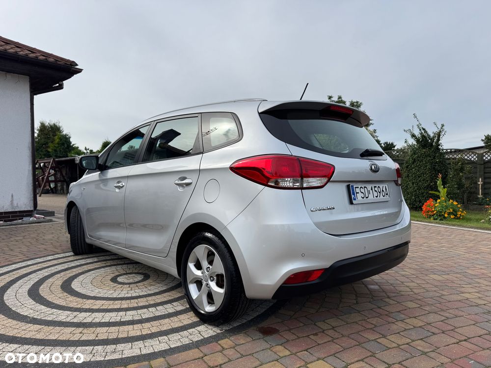 Kia Carens - 4