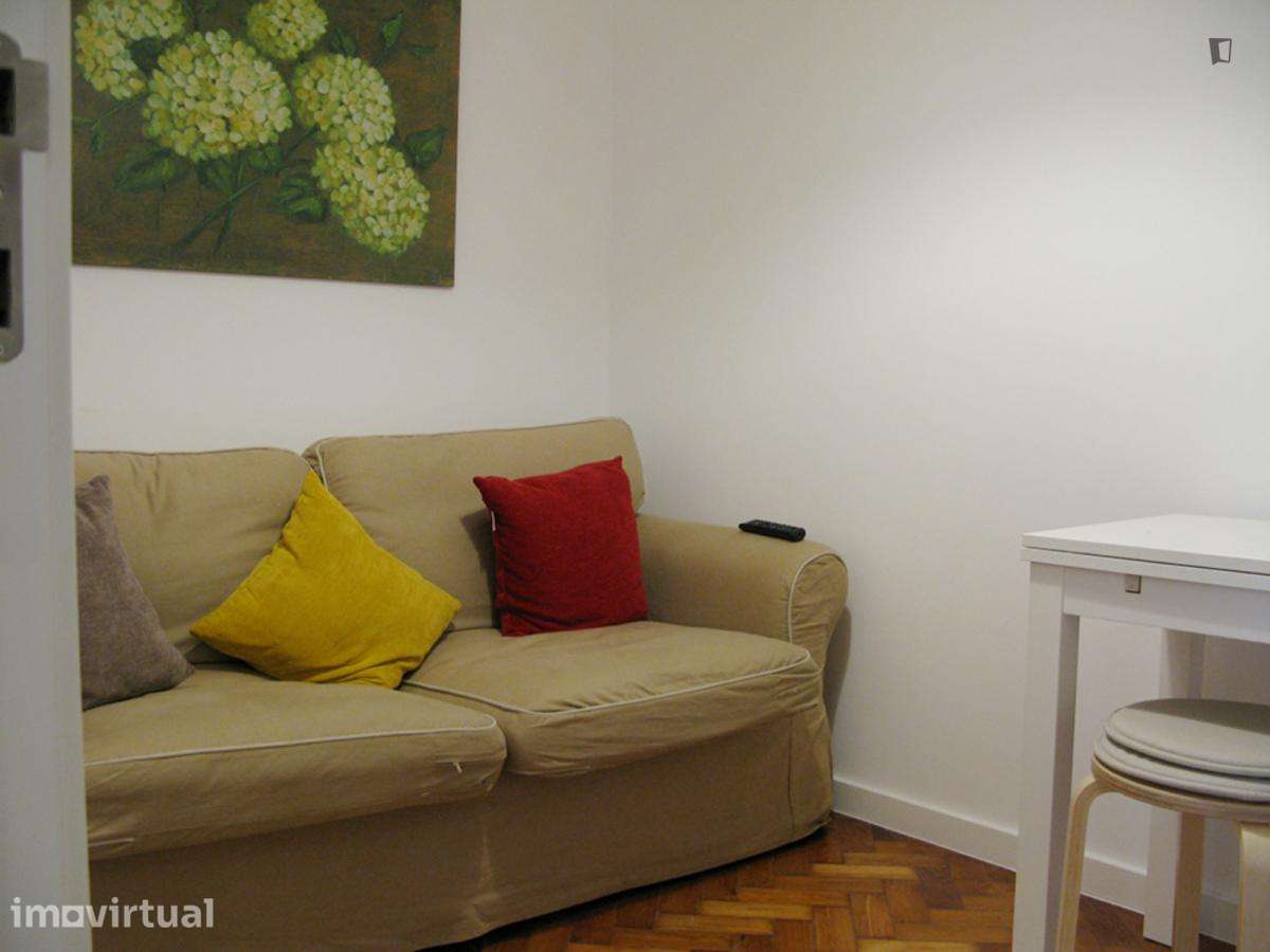 Quarto - localizado em Penha Lisbon - Grande imagem: 2/13