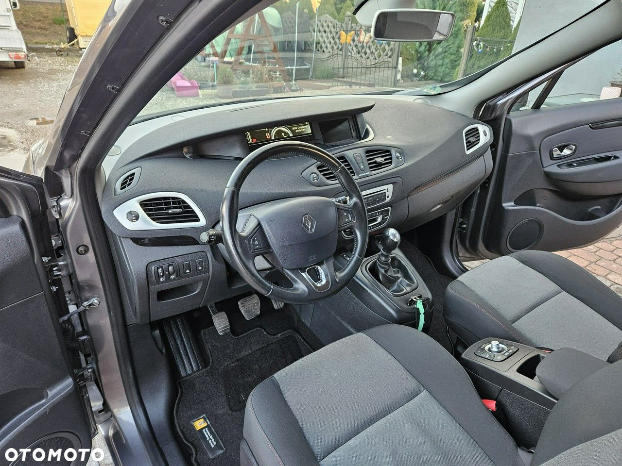 Renault Grand Scenic - 8