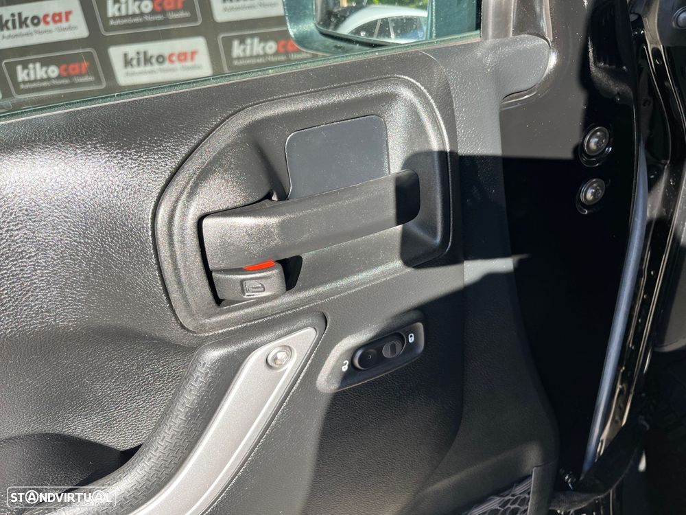 Jeep Wrangler Unlimited 2.8 CRD ATX Rubicon - 17
