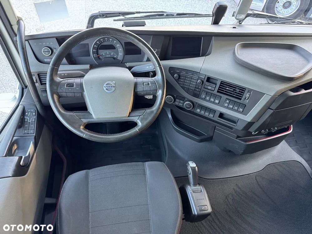 Volvo FH 500 / CAŁE NA PODUCHACH /TELEWIZOR/ACC /  KLIMA POSTOJOWA / XENON / NAVIGACJA / Z NIEMIEC - 28