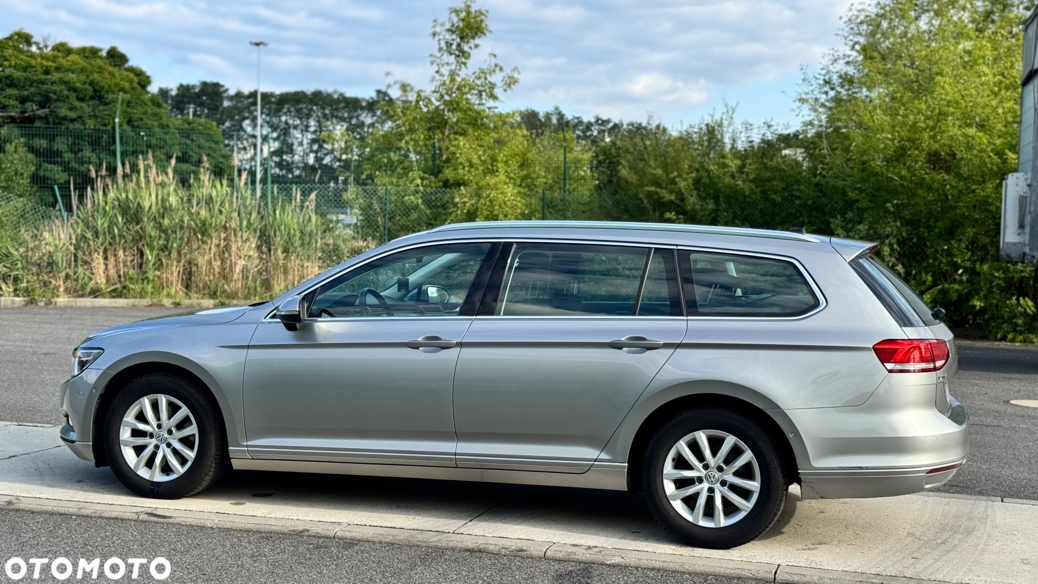 Volkswagen Passat Variant 1.6 TDI (BlueMotion Technology) DSG Comfortline - 4