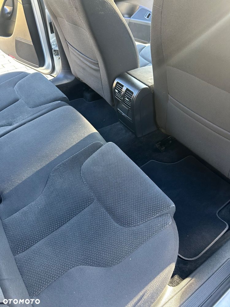 Volkswagen Passat - 35