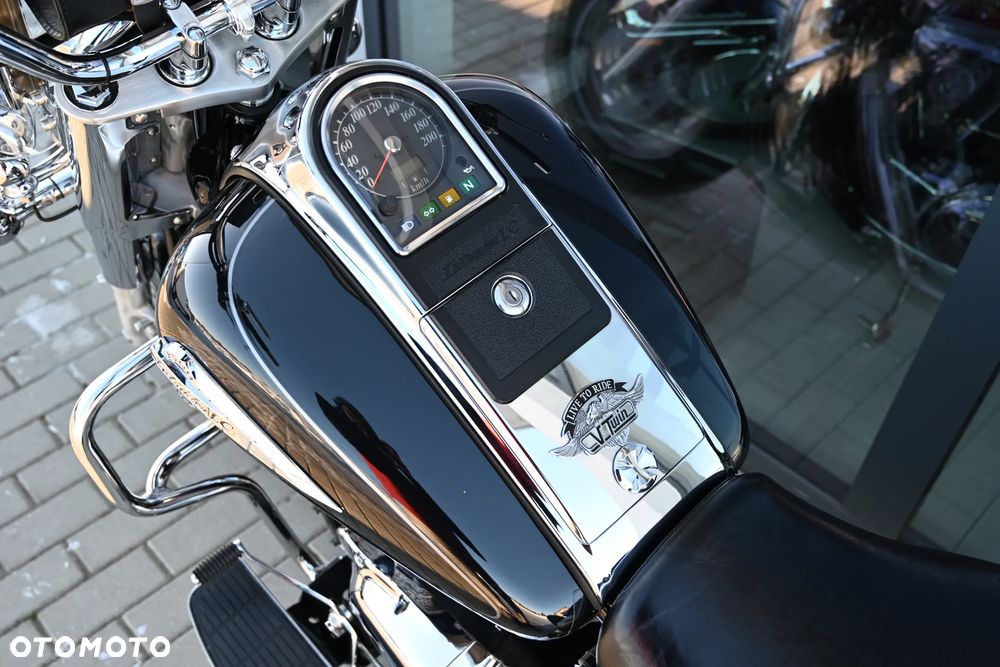 Suzuki Intruder - 14