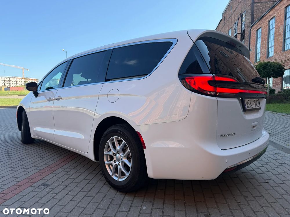 Chrysler Pacifica - 11